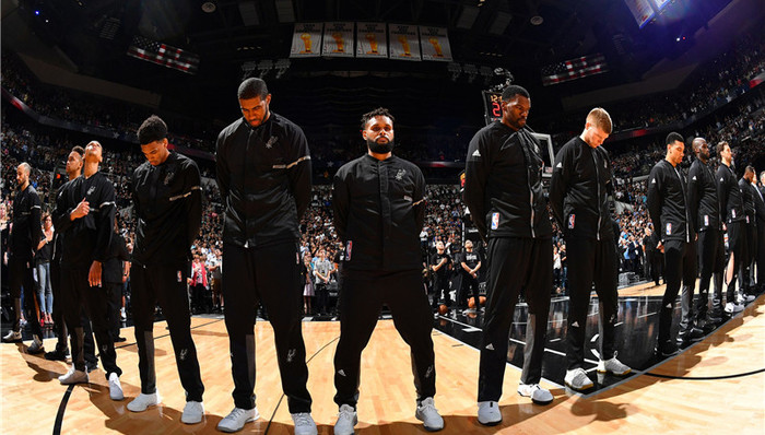 手里两面听 手里两面听